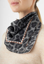 Codello Silk Scarf Leo Print Grey